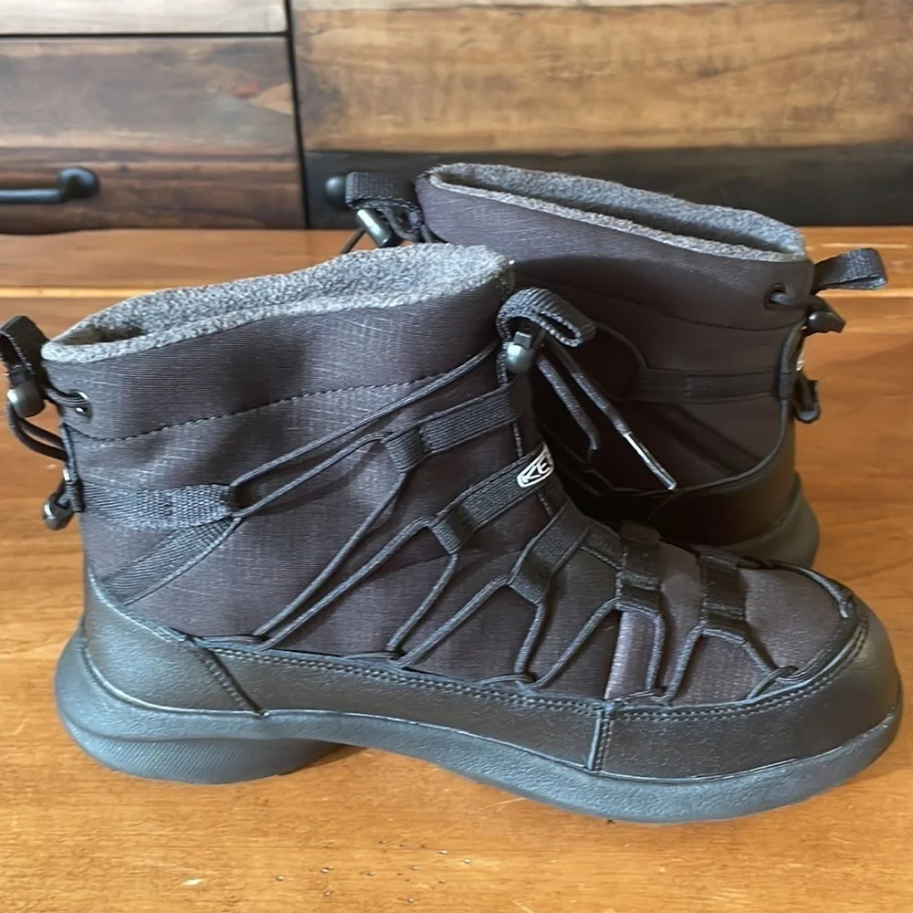 Keen NWT UNEEK SNK Chukka Boots Size 8.5